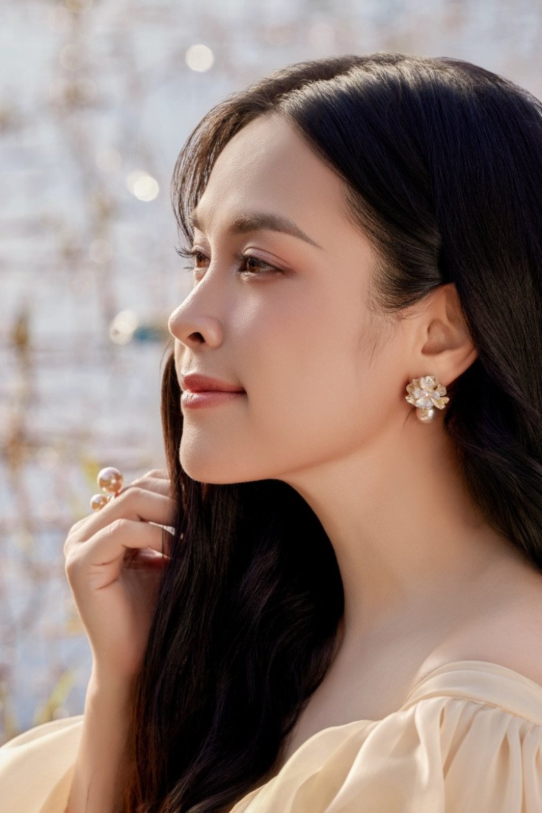 Hãy cứ tin vào những điều tốt đẹp sẽ đến cho dù cuộc sống có như thế nào đi nữa, chỉ cần chúng ta không ngừng cố gắng vượt qua, nữ ca sĩ nhắn nhủ.