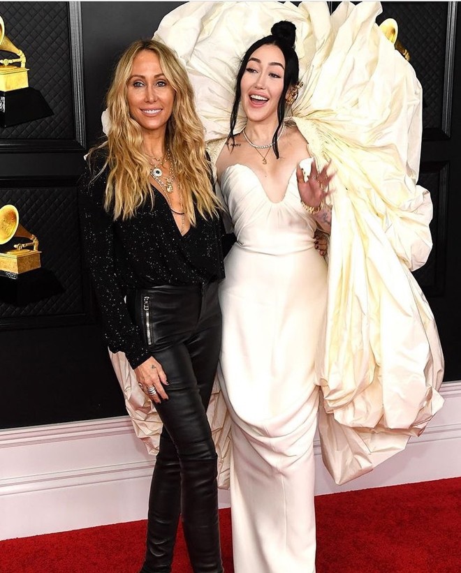 Bà Tish bị cáo buộc cướp bạn trai của con gái út Noah.