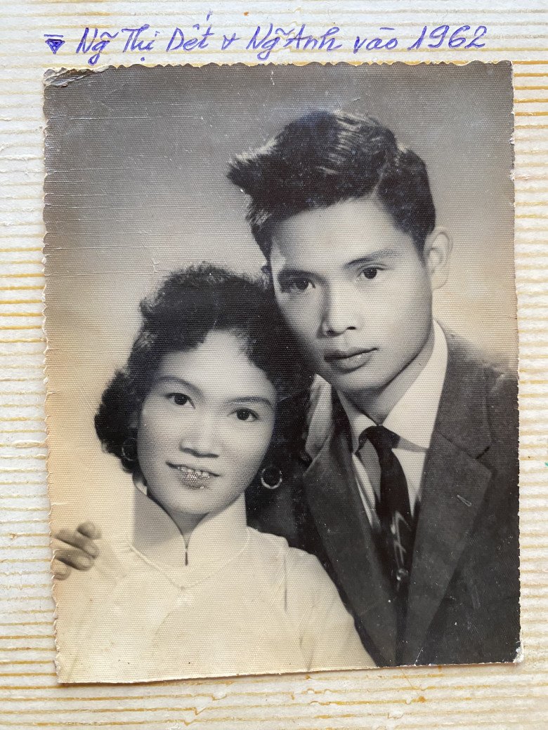 Cụ Dết chụp hình cũng chồng ngày hai người còn trẻ. Ảnh: NVCC.