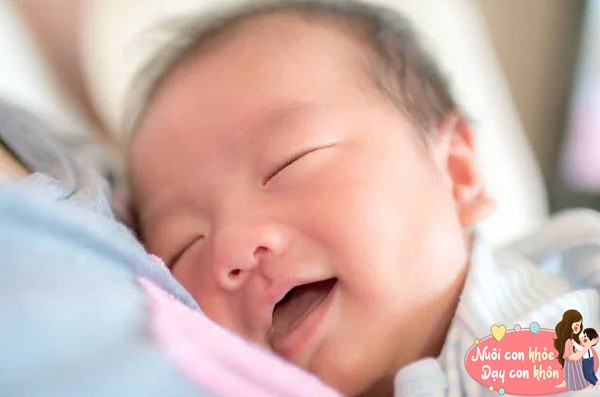 Có 3 hành vi trẻ sơ sinh hay làm khi ngủ chứng tỏ trí não phát triển tốt - 2