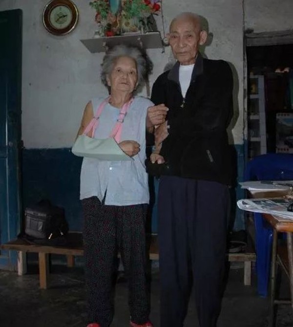 Cụ bà 80 tuổi tái hôn với cụ ông 82 tuổi, đêm tân hôn khóc hết nước mắt khi biết danh tính của nhau - 4