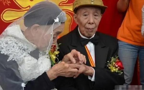 Cụ bà 80 tuổi tái hôn với cụ ông 82 tuổi, đêm tân hôn khóc hết nước mắt khi biết danh tính của nhau - 5