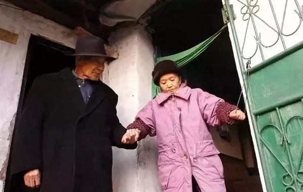 Cụ bà 80 tuổi tái hôn với cụ ông 82 tuổi, đêm tân hôn khóc hết nước mắt khi biết danh tính của nhau - 6