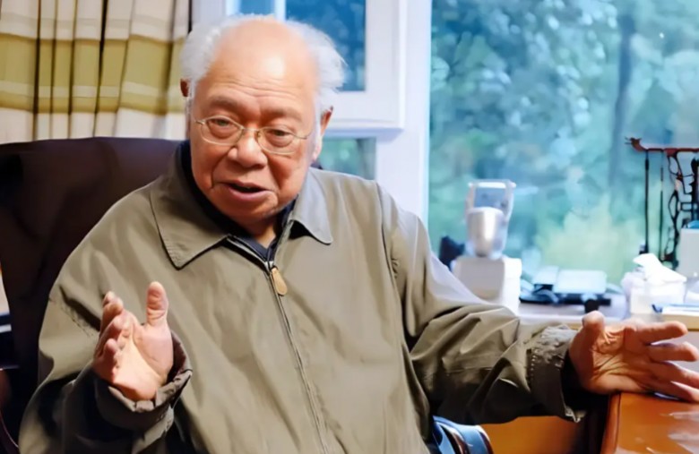 Ông luȏn giữ thái ᵭộ lạc quan dù 2 lần mắc bệnh ung thư. 