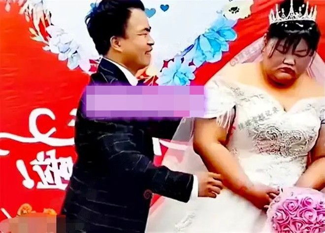 Chú rể điển trai cưới cô dâu kém sắc, ngỡ ngàng thái độ của 2 nhân vật chính trong ngày cưới - 2