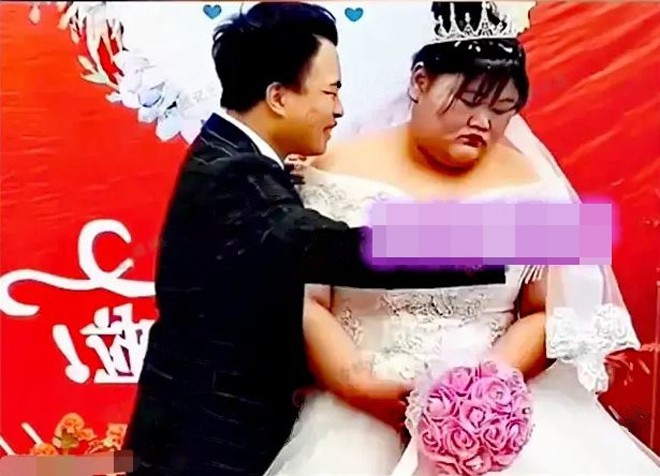 Chú rể điển trai cưới cô dâu kém sắc, ngỡ ngàng thái độ của 2 nhân vật chính trong ngày cưới - 3