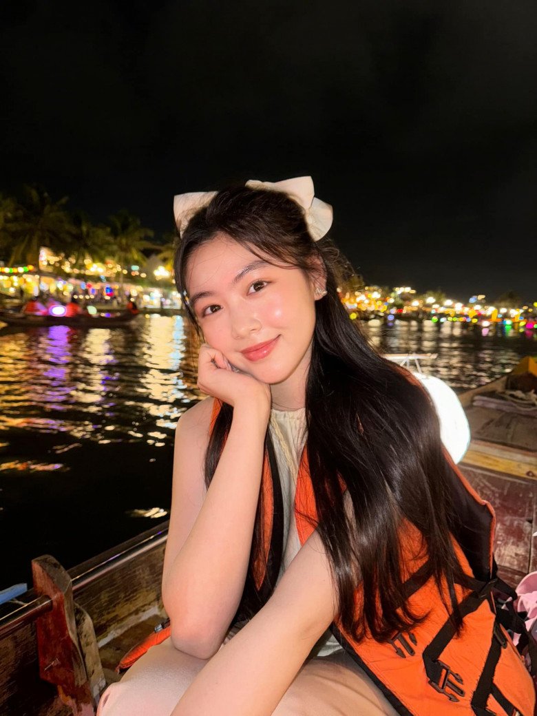 Lọ Lem có một nền da rất đẹp. Nhóc tì trắng trẻo và rất hồng hào.