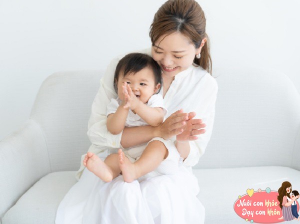 Đồng hành cùng con với tình yêu thương và sự kiên nhẫn, bố mẹ sẽ khám phá ra niềm vui của việc nuôi dạy con.