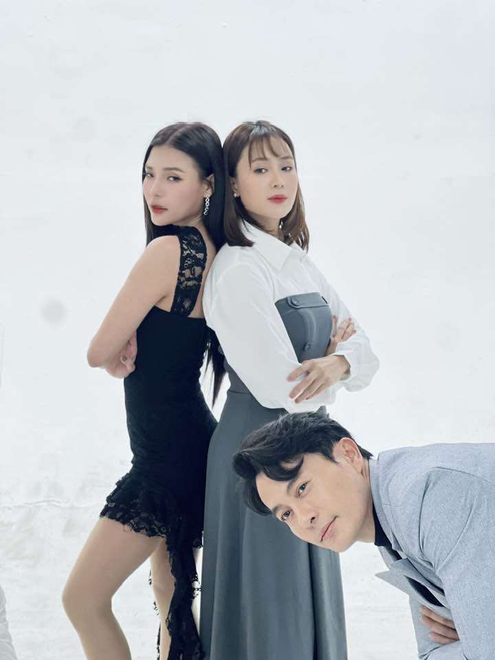 Trong một số hình ảnh hậu trường chụp cho poster quảng bá phim, hai nàng Diễm thật sự gây ấn tượng với vẻ đẹp riêng của mình.