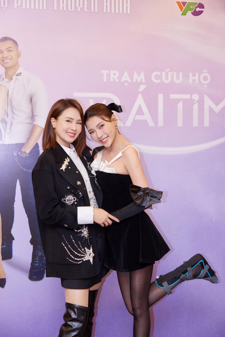 Hồng Diễm trông dịu dàng như nàng thơ còn Thúy Diễm lại lém lỉnh, cá tính và có phần sắc sảo.
