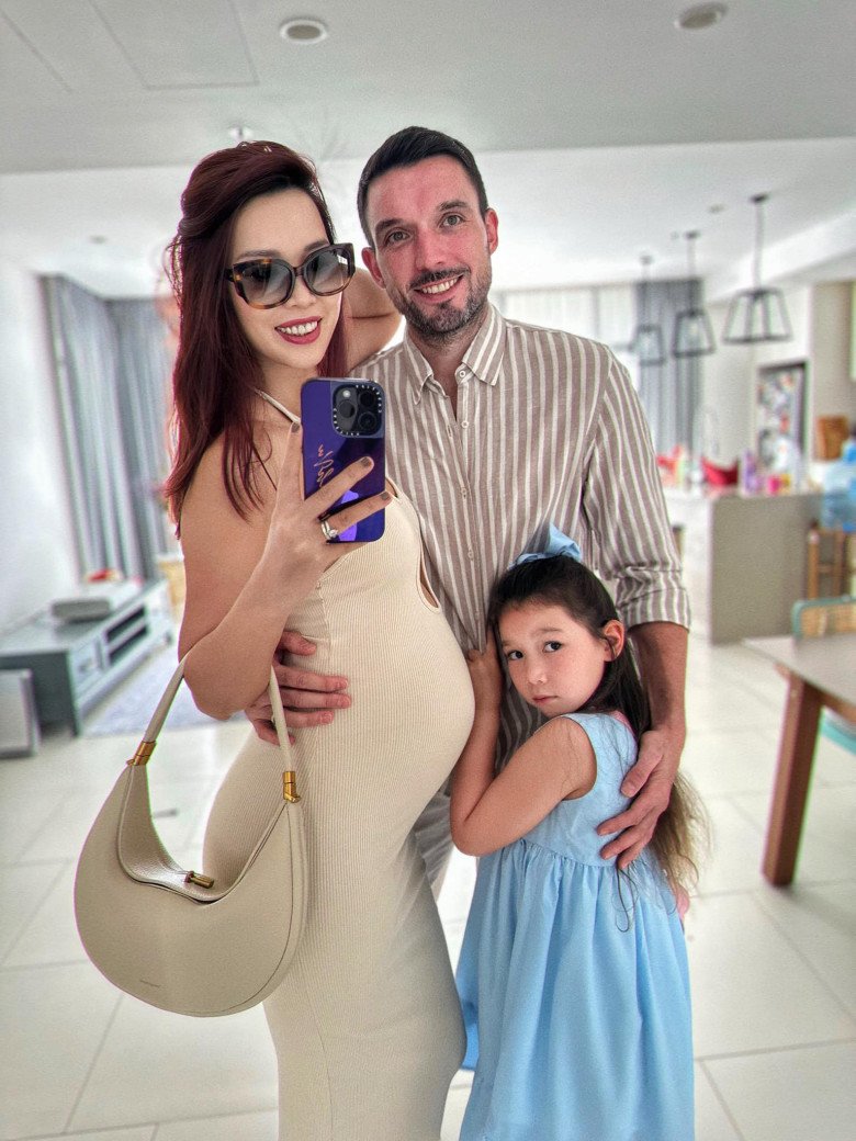 Sao Việt 24h: Con gái thứ 3 vừa tròn 6 tháng tuổi, Phan Hiển bày tỏ mong muốn có thêm em bé amp;#34;rồngamp;#34; - 6