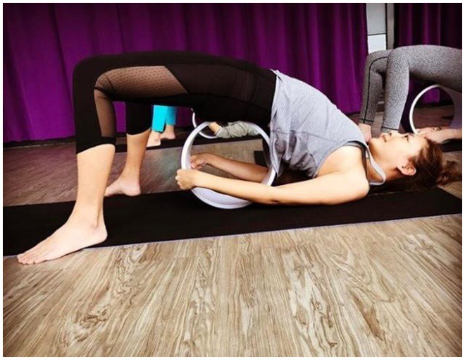 Cô tích cực ăn uống và tập luyện để giảm cân.