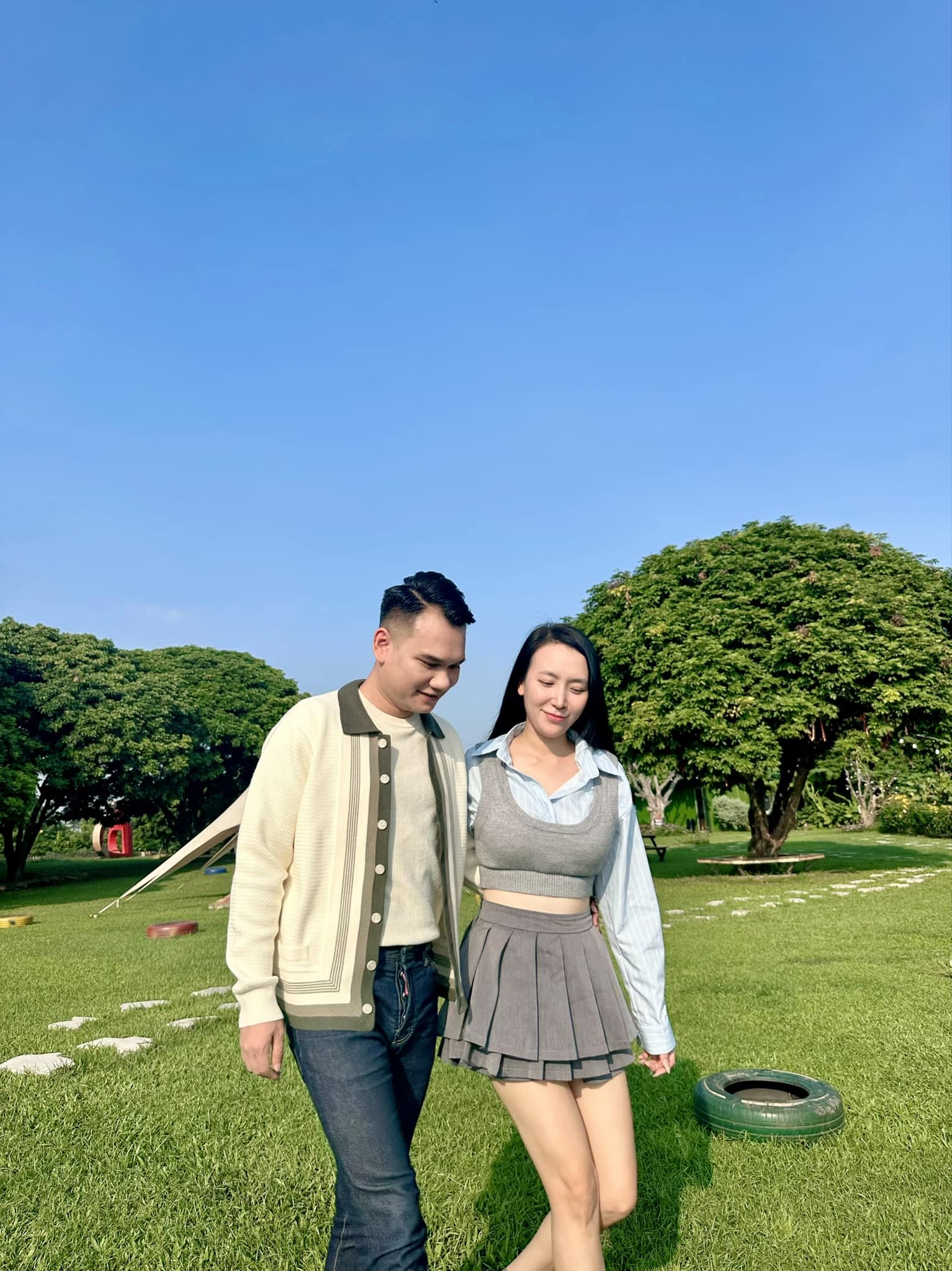 Cưới nhau 6 năm, tình cảm của vợ chồng Khắc Việt ngày càng đi lên.