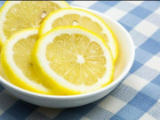 Sức khỏe - Uống nước chanh để phòng chống ung thư, người đàn ông phải đi cấp cứu, vậy chanh, tỏi, tam thất... có tác dụng với K?