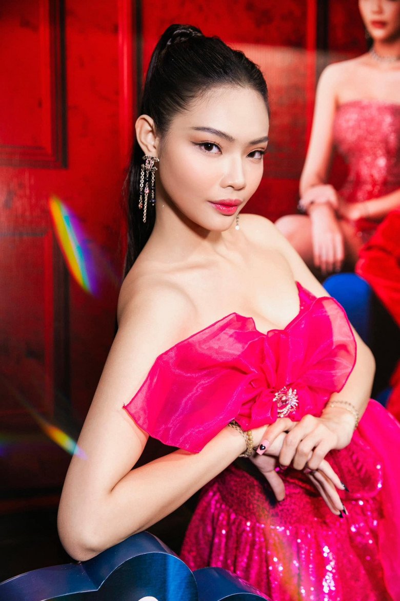 Nhan sắc ngọt ngào của tiểu tam Quý Cô Thừa Kế 2.