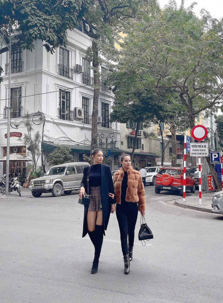 Với Thanh Trâm, dì Trang Nhung không chỉ là người thân mà còn là bạn. Tuy nhiên trong phim, Thanh Trâm vào vai giật chồng dì.