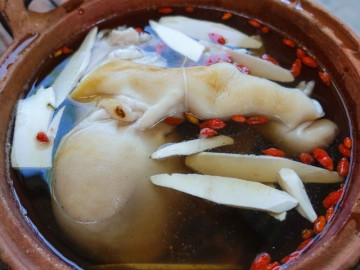 Bi hài chuyện săn rồng vàng: Chồng dùng cả “súng thần công” của ngựa, vợ ăn cả cân bông cải và cái kết không ngờ