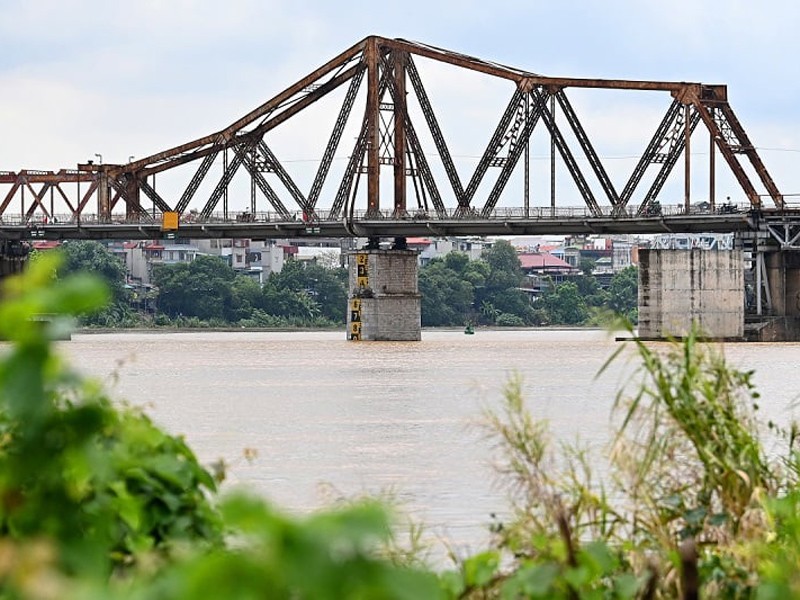 Cầu Long Biên là địa điểm tham quan nổi tiếng ở thủ đô, là cây cầu mang tính biểu tượng, là "chứng nhân lịch sử". Có thể nhiều người chưa biết, cầu Long Biên từng là cây cầu dài thứ 2 trên thế giới. 
