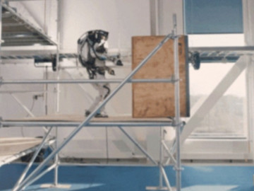 5 robot hình người thu hút sự chú ý đầu năm