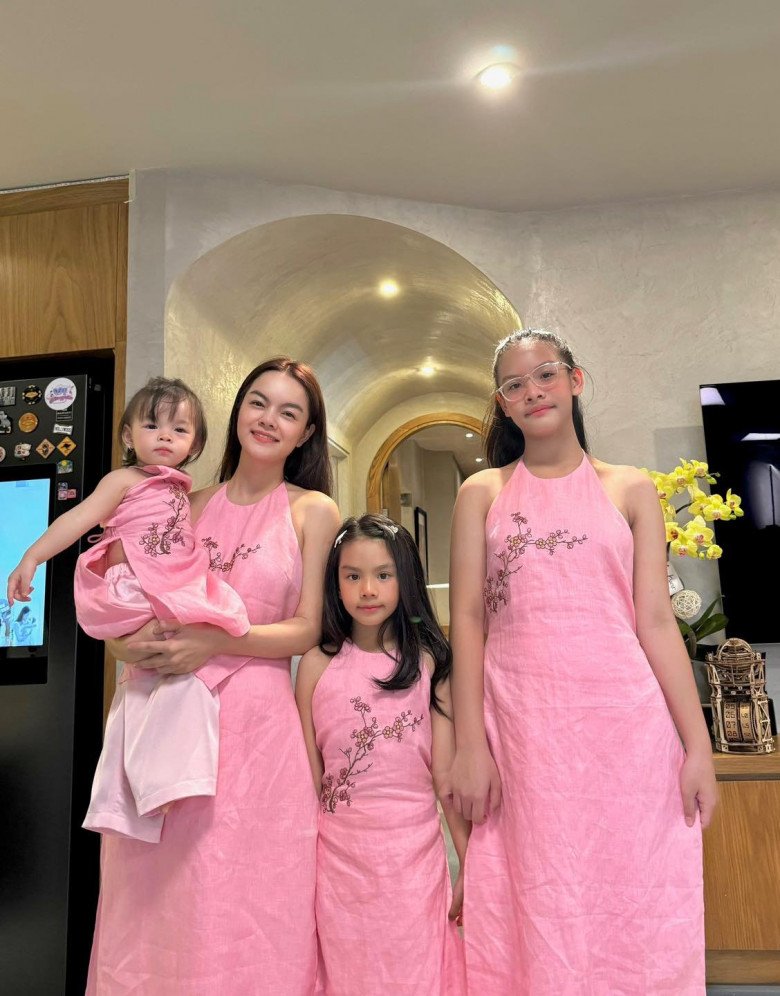 Đầu năm 2024, Tuệ Lâm đã cao hơn mẹ.