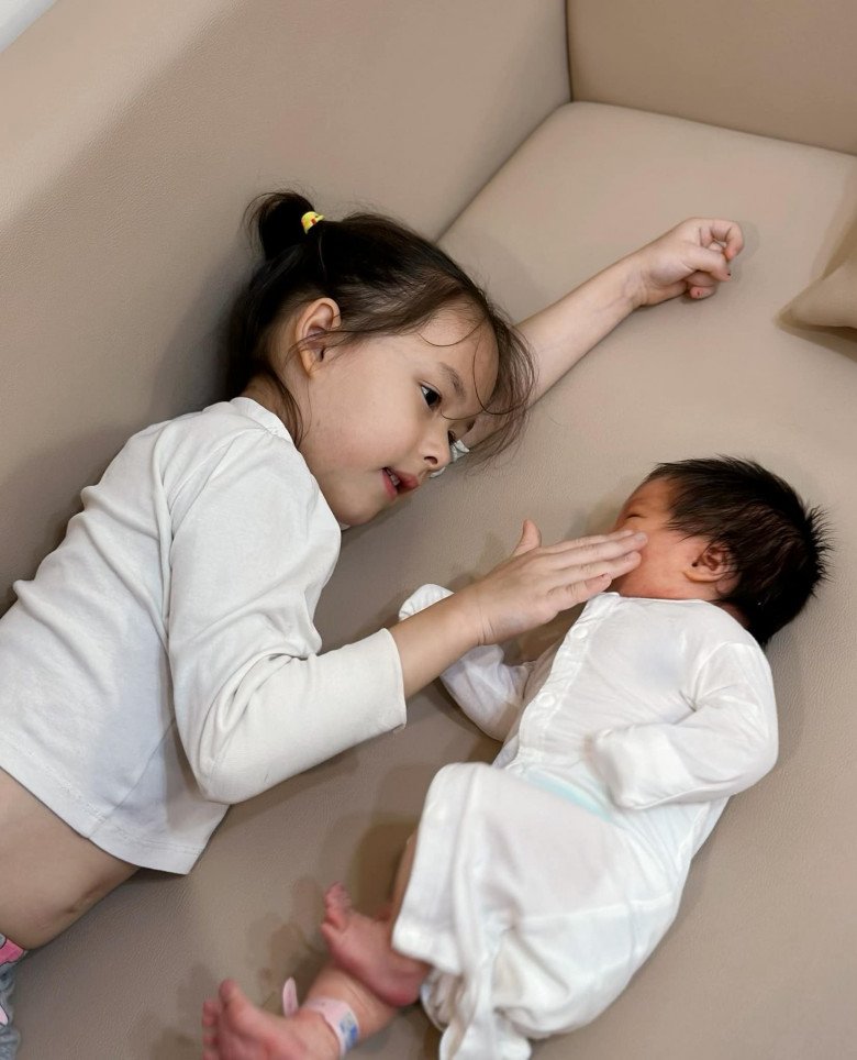 Sao Việt 24h: amp;#34;Tiểu thưamp;#34; nhà Mai Hồ chiếm spotlight tại sinh nhật Mai Thu Huyền, được tiết lộ giỏi ngoại giao hơn mẹ - 14