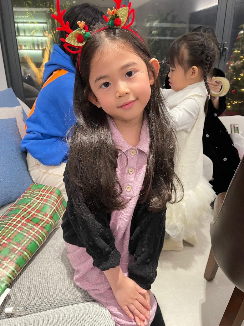 Sao Việt 24h: amp;#34;Tiểu thưamp;#34; nhà Mai Hồ chiếm spotlight tại sinh nhật Mai Thu Huyền, được tiết lộ giỏi ngoại giao hơn mẹ - 5