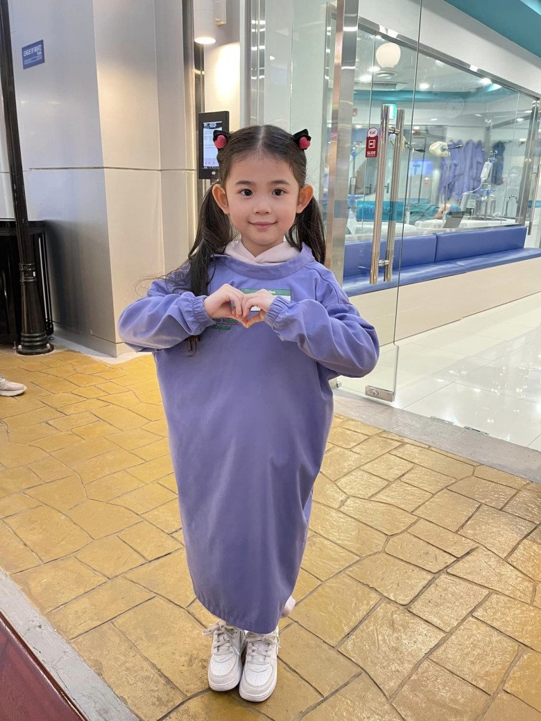 Sao Việt 24h: amp;#34;Tiểu thưamp;#34; nhà Mai Hồ chiếm spotlight tại sinh nhật Mai Thu Huyền, được tiết lộ giỏi ngoại giao hơn mẹ - 3