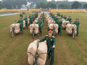Quân đội tái hiện đoàn xe đạp thồ trong chiến dịch Điện Biên Phủ