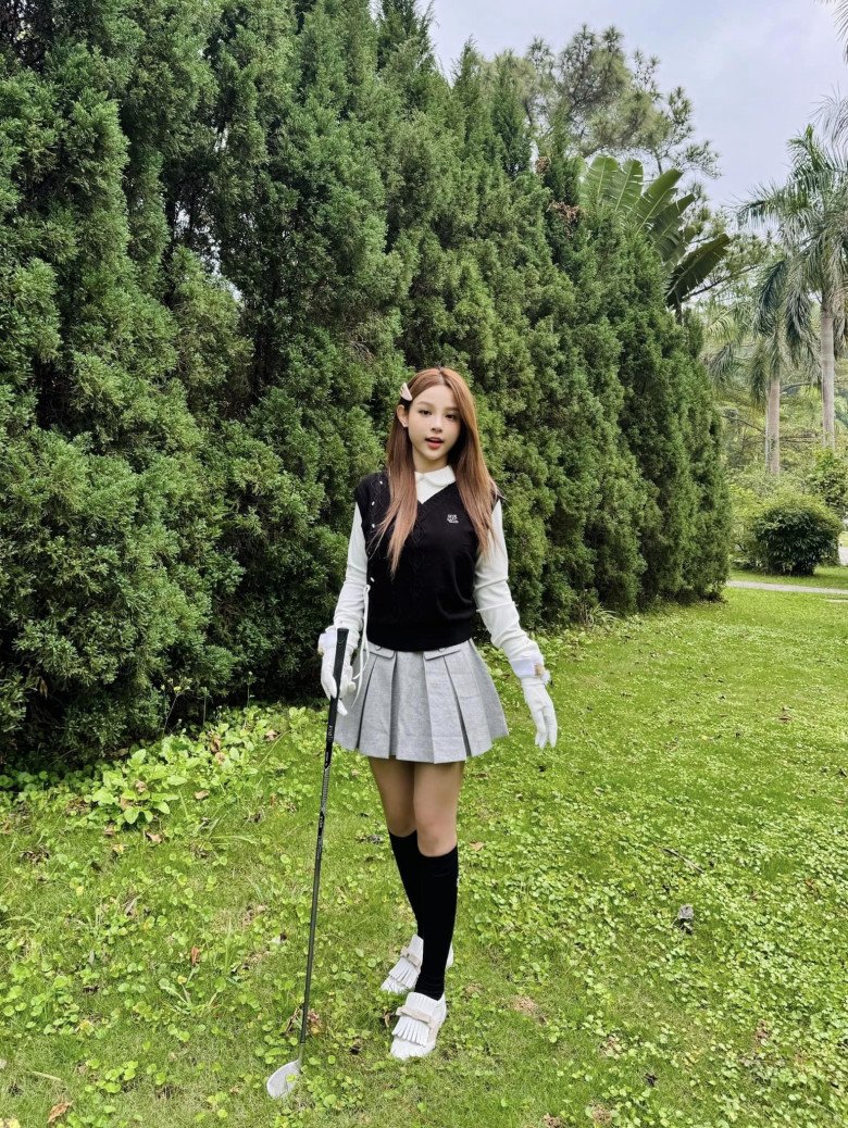 Người đẹp khiến dân tình xuýt xoa trong bộ ảnh thường ngày.