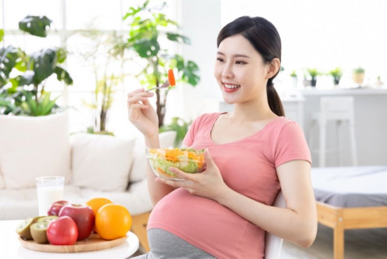 Trong thời kỳ mang thai, mẹ bầu cần hết sức cẩn trọng với những gì mình ăn vào. (Ảnh minh họa)
