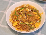 Bếp Eva - Làm miến xào trứng ăn sáng, nhớ làm điều này trước khi cho vào chảo, miến tơi không dính bết