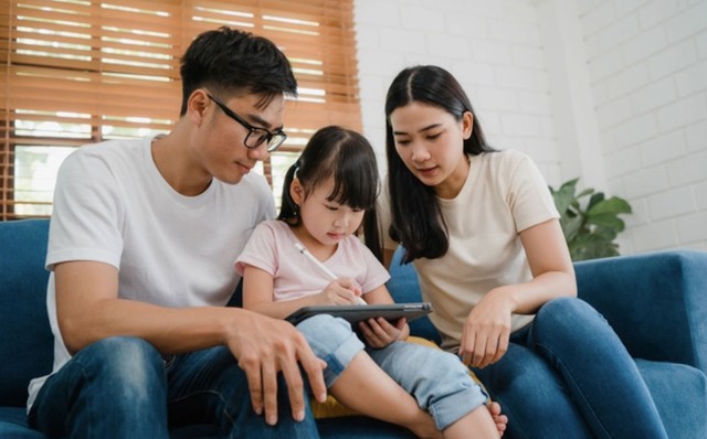 Một đứa trẻ biết tiêu tiền sẽ thành thạo hơn trong việc kiểm soát cuộc sống của mình và hưởng lợi suốt cuộc đời nhờ điều đó. Ảnh minh hoạ