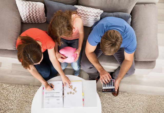 Việc thấm nhuần nền tảng tài chính, nắm được giá trị của đồng tiền từ khi còn nhỏ sẽ dạy trẻ trở thành những cá nhân hiểu biết và đưa ra những lựa chọn thông minh về tiền bạc. Ảnh minh hoạ