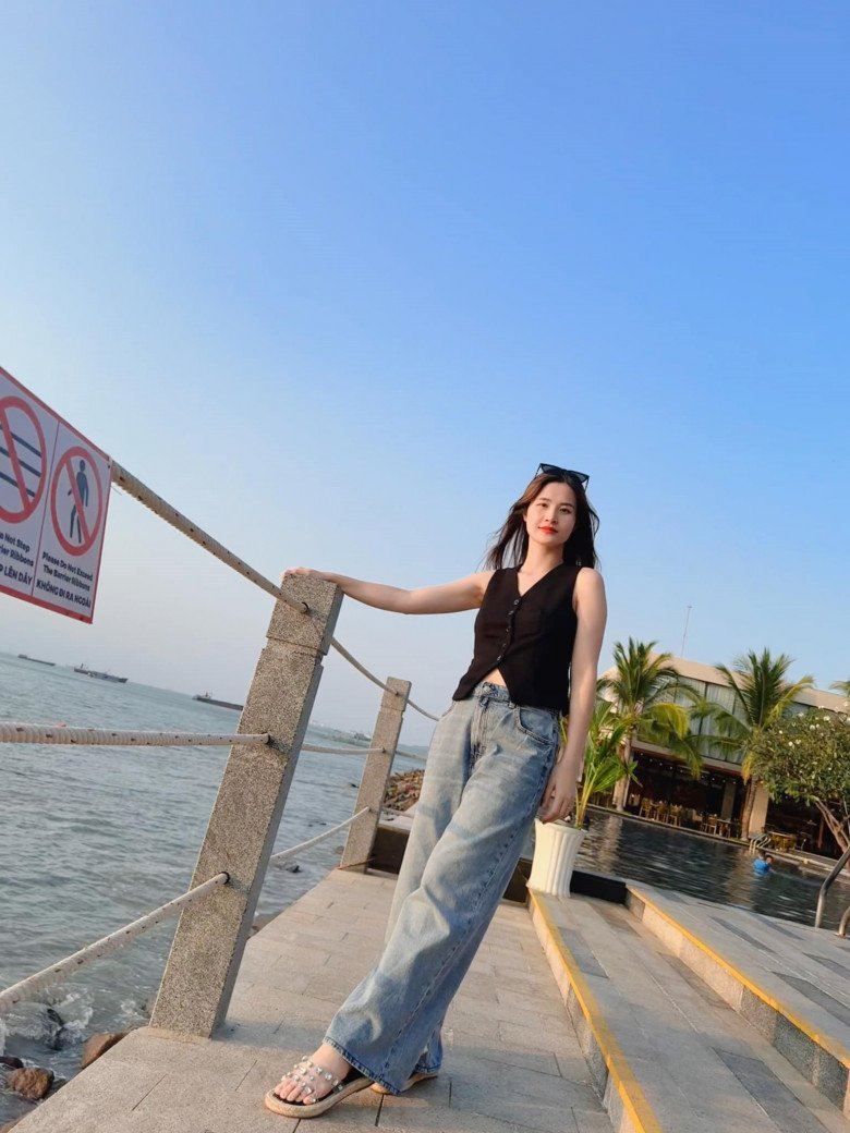 Đông Nhi vẫn xinh đẹp rạng rỡ ở những tháng đầu thai kỳ