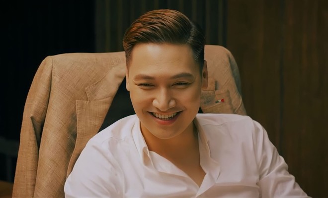  Mạnh Trường bị khán giả cho là quá tuổi khi đóng vai soái ca trẻ trung.
