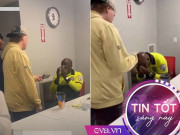 Tin tức - 10 năm không về nhà để tiết kiệm, anh bảo vệ bật khóc trước hành động của các sinh viên