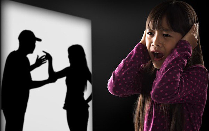 Hương thường xuyên chứng kiến cảnh bố mẹ cãi nhau nên sợ bị bỏ rơi và muốn muốn tự hại mình. Ảnh minh họa. 