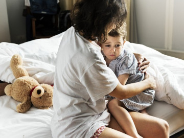 Bé trai 2 tuổi mắc sùi mào gà, bác sĩ gặng hỏi mới biết do người bác ở chung nhà