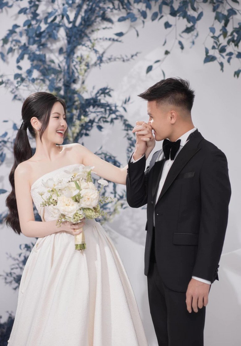 Giải mã mối liên kết giữa Elie Saab - Nhà thiết kế đầm cưới cho Son Ye Jin  với Việt Nam