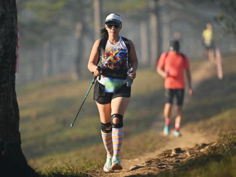 Mới đây, doanh nhân Đào Lan Hương vừa đăng tải loạt ảnh chia sẻ trải nghiệm chạy bộ đường dài 30km. Cô cho biết: 'Dừng chân sau 24km vẫn là 1 kỷ lục mới của bản thân mình, chiến thắng bản thân vẫn là huy chương quan trọng nhất'.
