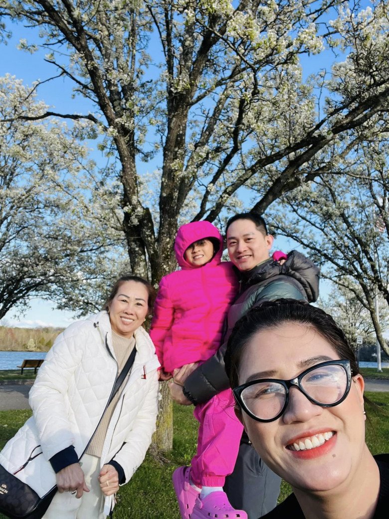 Gia đình hạnh phúc của Trang Trần ở Mỹ.