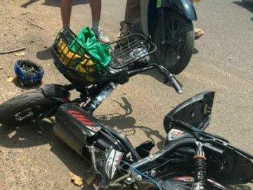 CLIP: Xe cứu thương tông xe đạp điện, 1 học sinh tử vong thương tâm