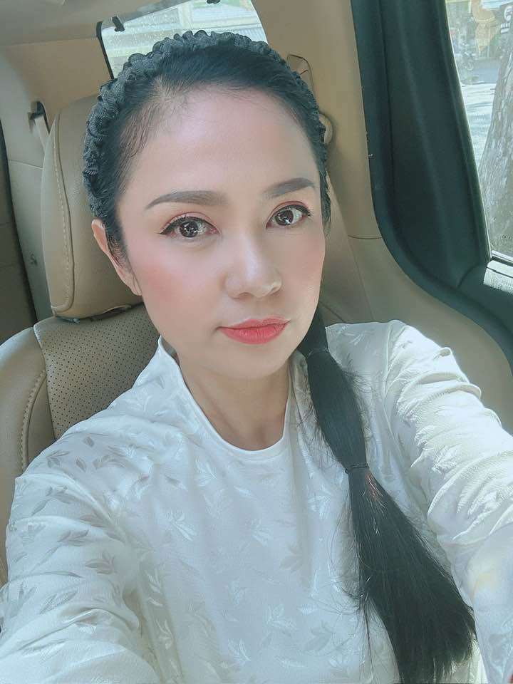 Việt Trinh vốn xinh từ bé và dù ở độ tuổi nào, đôi mắt to tròn vẫn luôn là điểm thu hút nhất trên gương mặt của người đẹp Tây Đô.