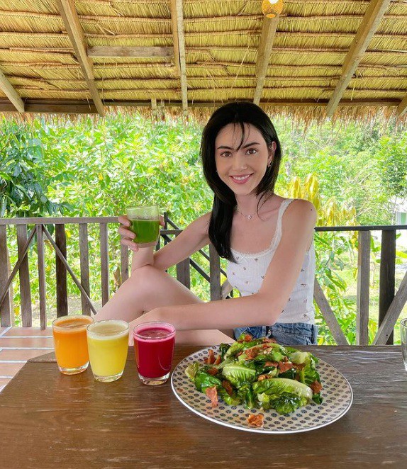 Chế độ ăn uống phù hợp với sức khỏe lẫn vóc dáng của Mai được các chuyên gia tư vấn riêng cho cô.
