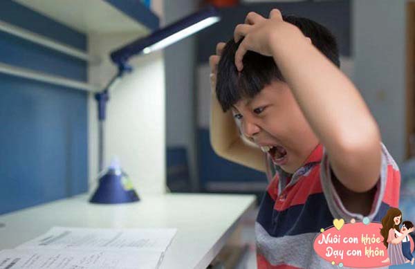 Nếu trẻ đi ngủ muộn trong thời gian dài, khiến cơ thể bỏ lỡ thời điểm tiết hormone tăng trưởng mạnh.