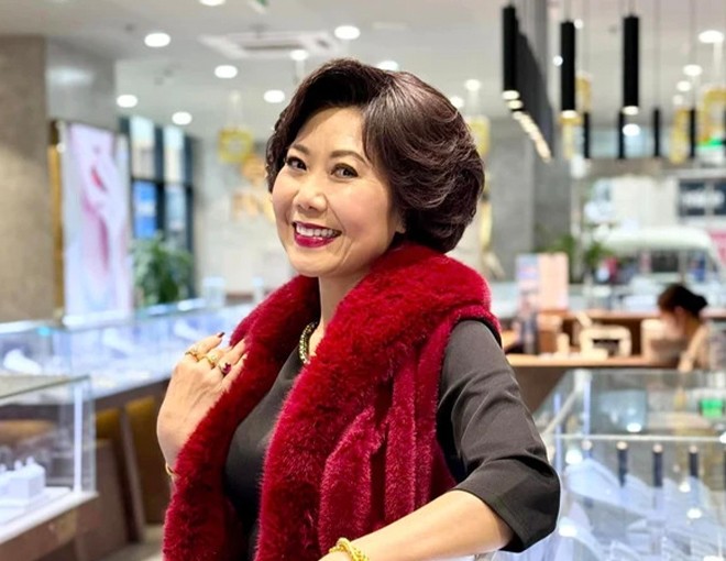 Hình ảnh bà chủ tiệm vàng Mến của NSƯT Thu Hương trong phim.