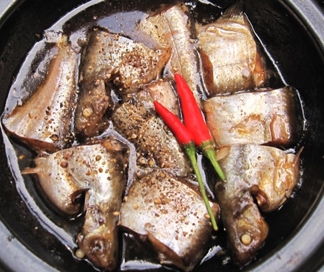 Cá xác kho tộ có trong thực đơn của nhiều nhà hàng, quán ăn ở miền Tây sông nước