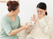 Bà bầu - Con dâu ốm nghén nhưng tối nào cũng pha cho mẹ chồng cốc sữa nóng, tình cờ nghe con nói chuyện tôi nghẹn đắng