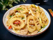 Bếp Eva - Loại rau này đang bán nhiều, được mệnh danh là "vua rau" của mùa xuân, đem xào với thịt còn bổ hơn củ sen