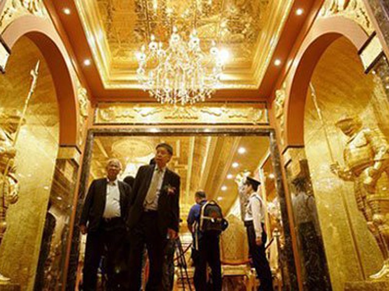 Khách sạn Swisshorn Gold Palace ở Hong Kong (Trung Quốc) rộng 650m2, là ý tưởng của nhà sản xuất đồ trang sức Lam Sai-wing. 
